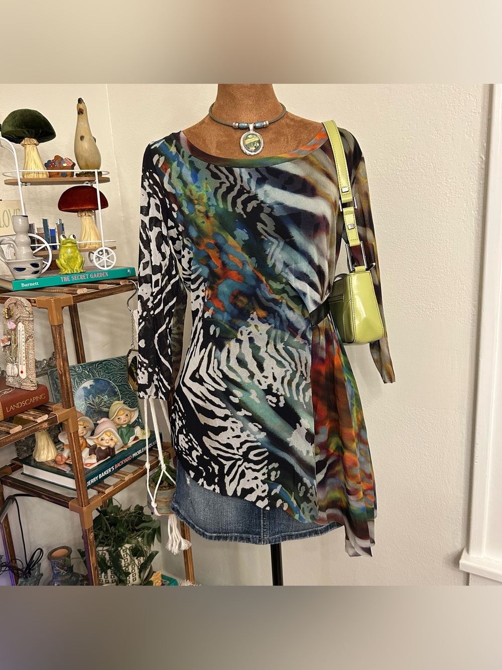 Multicolor Abstract Print Asymmetrical Hem Crop Sleeve Top by Elana Kattan